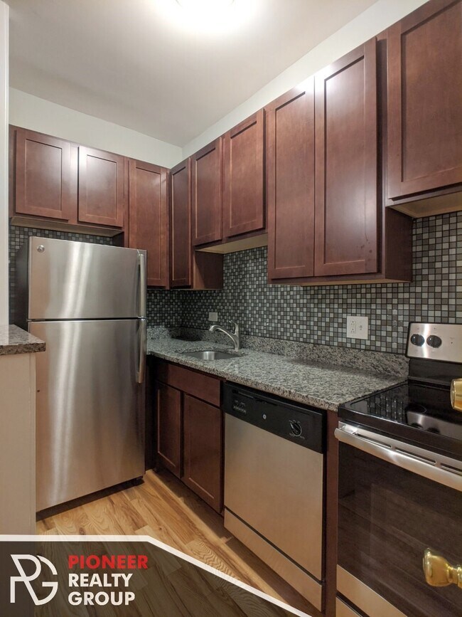 Building Photo - 634 W Barry Ave Unit 103 Rental