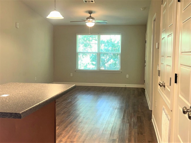 4664 Crossing Ct Unit 203