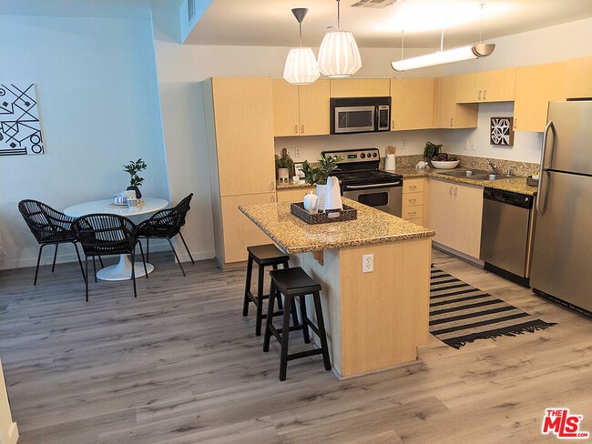 Photo - 630 W 6th St Unit 315