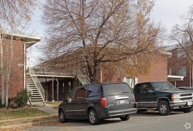 Foothill Terrace Apartments