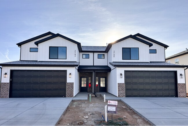 Photo - 2780 N Clark Pkwy