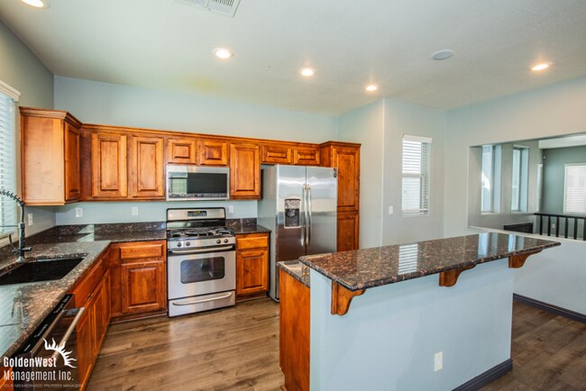 Building Photo - Stylish and Spacious 4Bdm 3.5 Ba Three-Sto... Rental