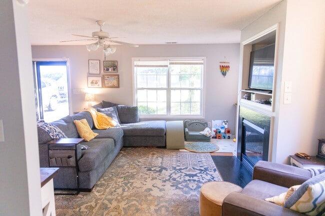 Photo - 815 Woodgreen Dr