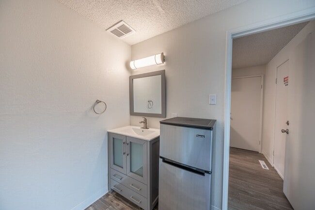 Dorm studio - Colony Studios & Apartments