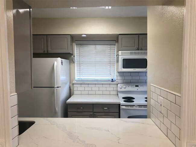 Building Photo - 3332 Burke Rd Unit 83