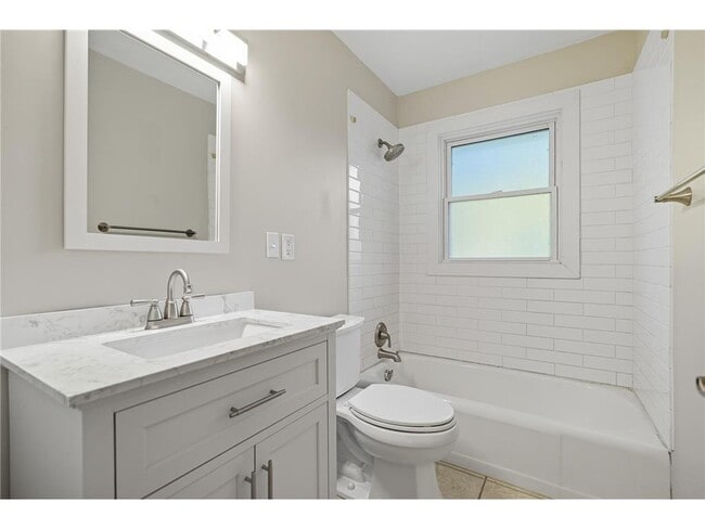 Photo - 4826 Idaho Ave N