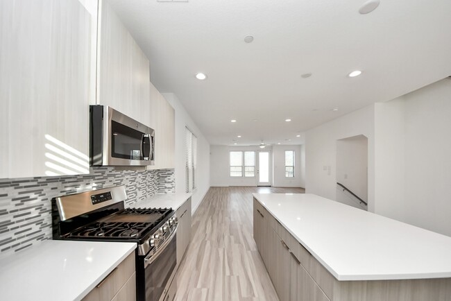 Photo - 18716 Centro Main St Unidad B