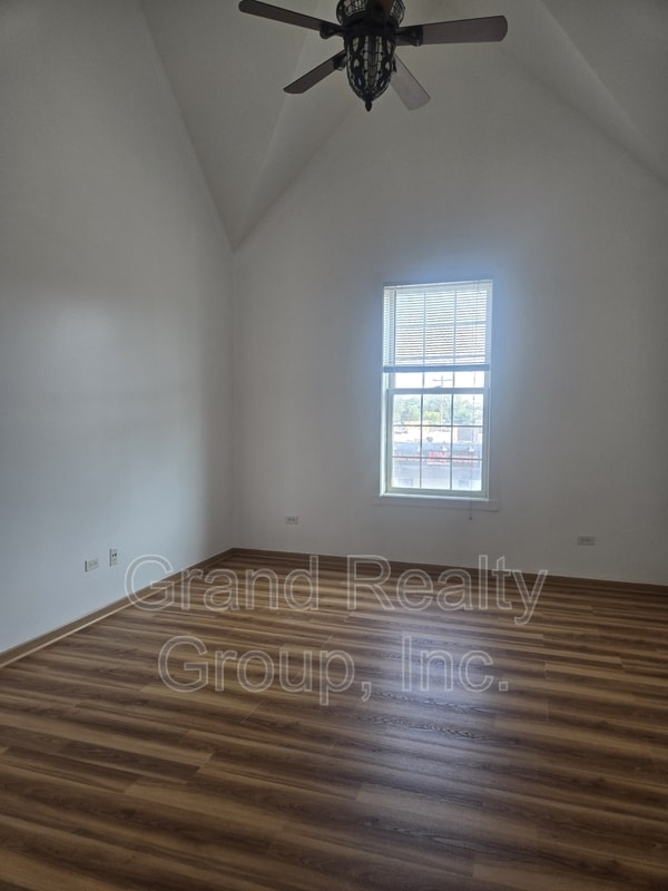 Photo - 42 E Grand Ave