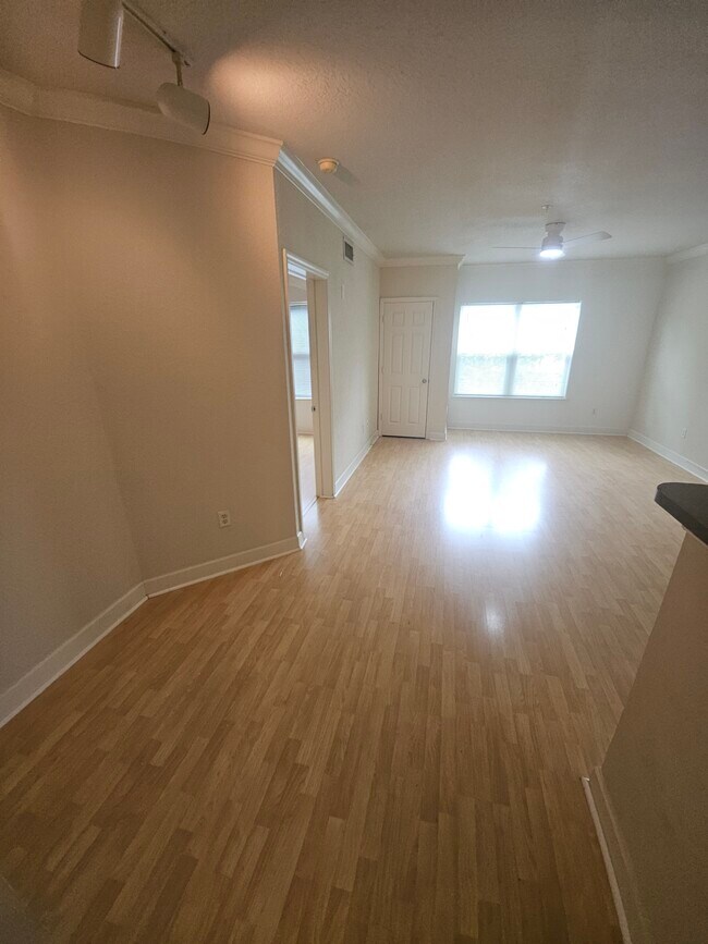 Photo - 202 E South St Unidad 4049