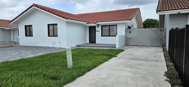 Photo - 14765 Kendale Lakes Blvd