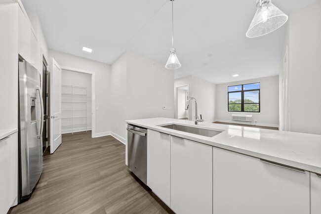 Building Photo - 121 34th St Unit 418 Rental
