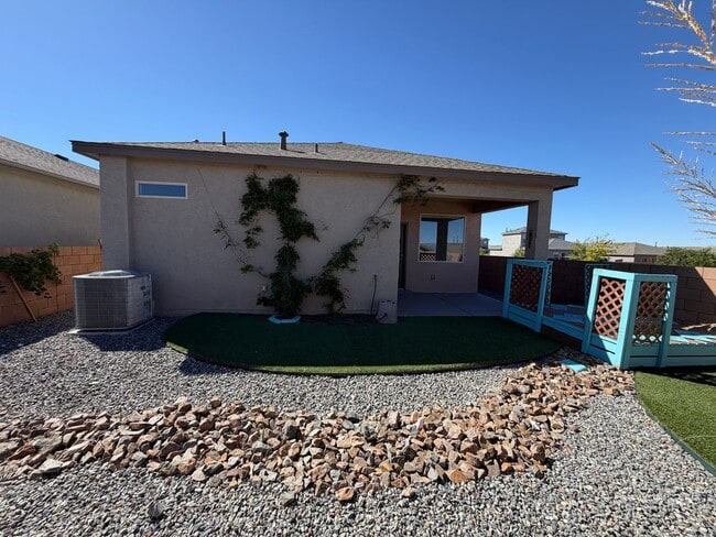 Photo - 4875 Mount Salas St NE