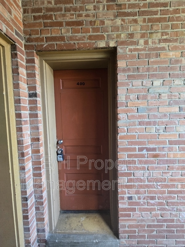 Building Photo - 400 S Hydraulic Ave Unit 1