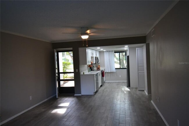 Photo - 135 W Cypress Ct