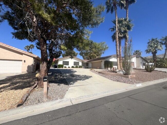Building Photo - 64747 Pinehurst Cir Rental