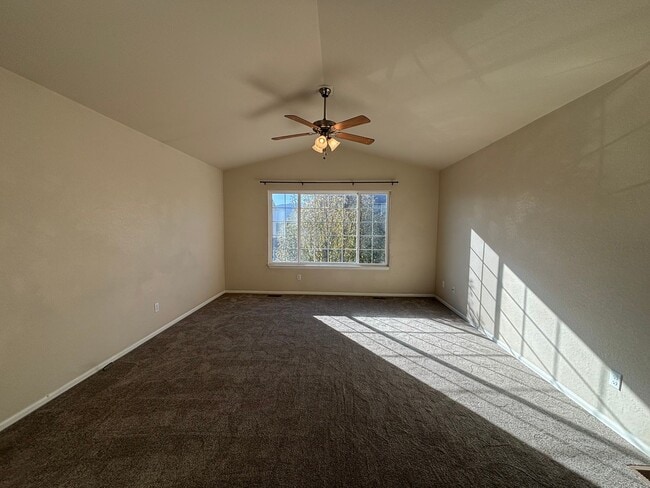 Photo - 3 Bed 2.5 Bath w/AC - MileStoneRES