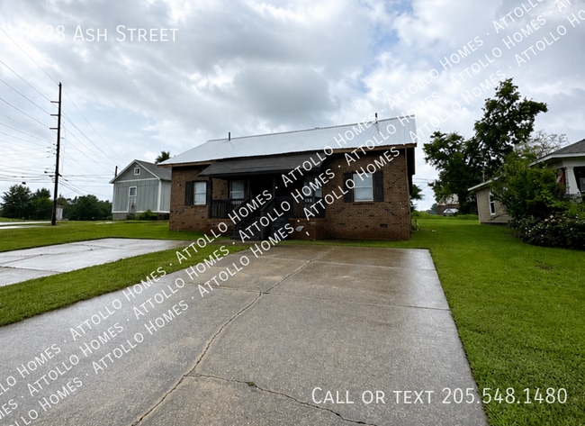 Building Photo - 3128 Ash St