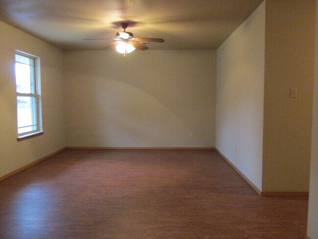Building Photo - 930 Cavanaugh Rental