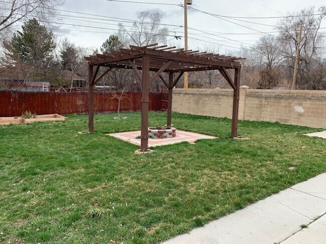 Photo - 1221 Crandall Ave S Unidad 2