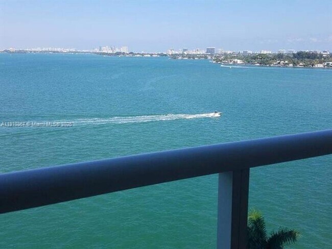 Building Photo - 1625 Kennedy Cswy Unit 1625 Kennedy Cswy  1103B