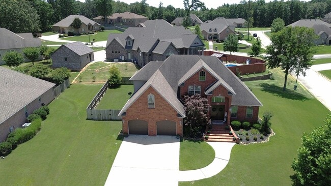 Photo - Beautiful 5-bed/3-bath home with covered patio