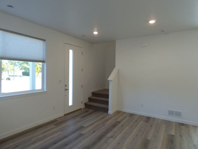 Photo - Rest of November Rent Free!