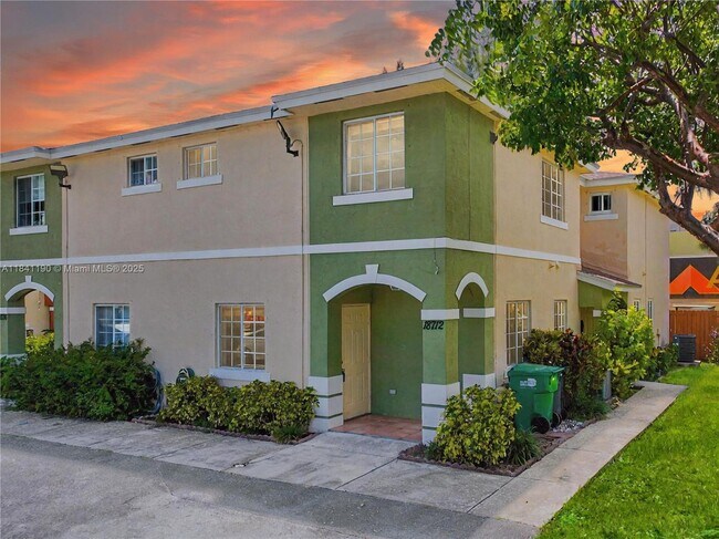 Building Photo - 18712 SW 100th Ave Unit 18712 Rental