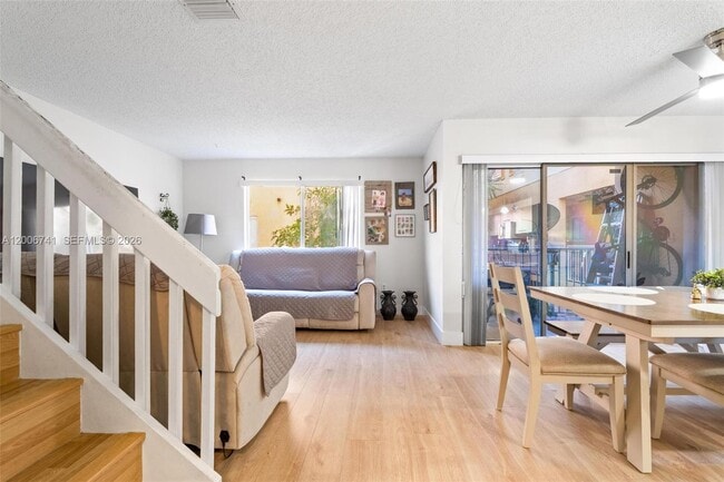 Building Photo - 6235 SW Kendale Lakes Cir Unit 247