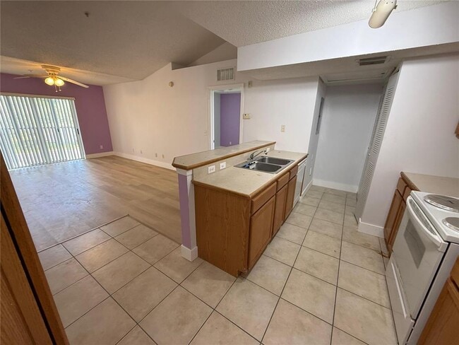 Building Photo - 9907 Westwood Dr Unit 21