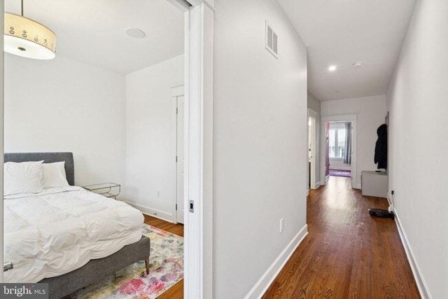 Photo - 325 Wright St