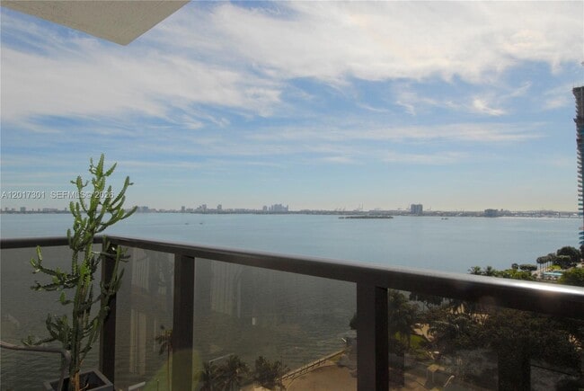 Photo - 600 NE 36th St Unidad 1212