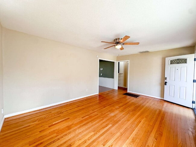 Photo - 2-bedroom, 1-bath home in Maxey Park!