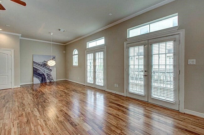 5729 Kiam St