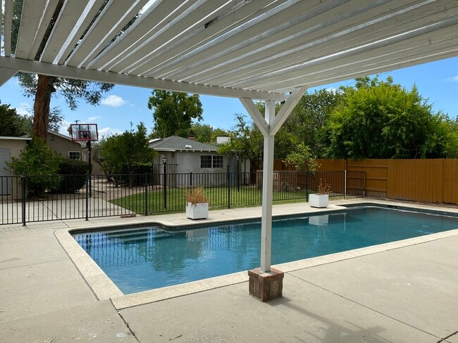 Building Photo - 5379 Yolanda Ave Rental