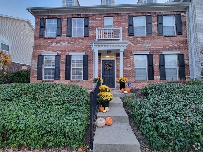 Building Photo - Beautiful brick townhome in Fishers’ Hannover