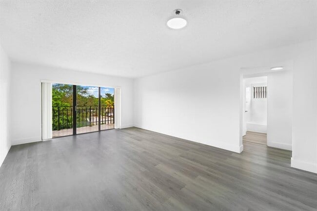 Photo - 650 NE 149th St Unit A-305