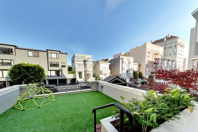 Photo - 2183 Pacific Ave