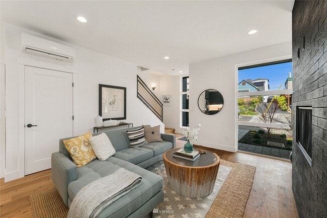 Photo - 3bd/1.75ba Seattle Townhome