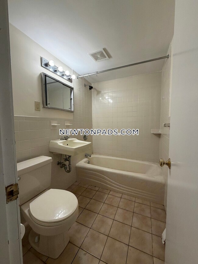 Photo - 286 Grove St Unit 3