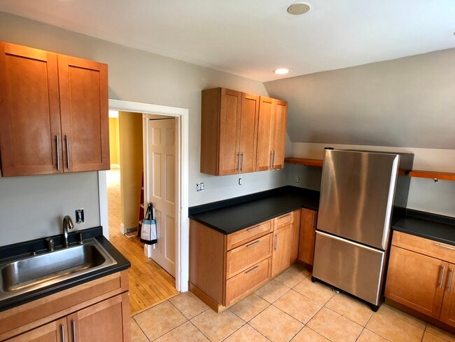 67 Hewlett St Unit 2