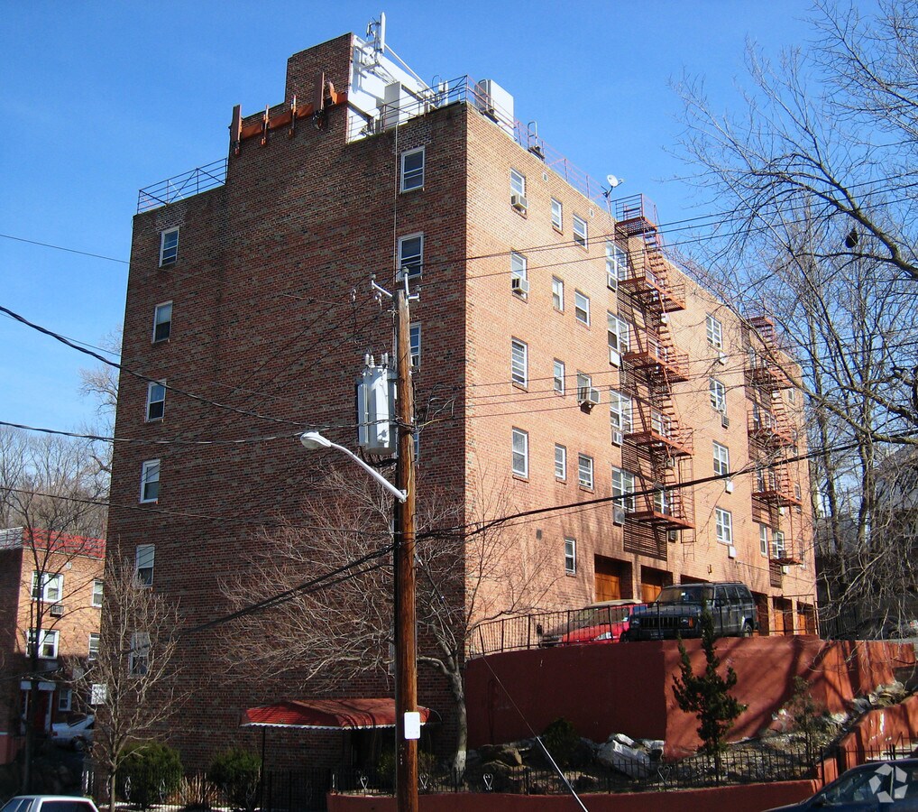 250 McLean Ave - 250 McLean Ave