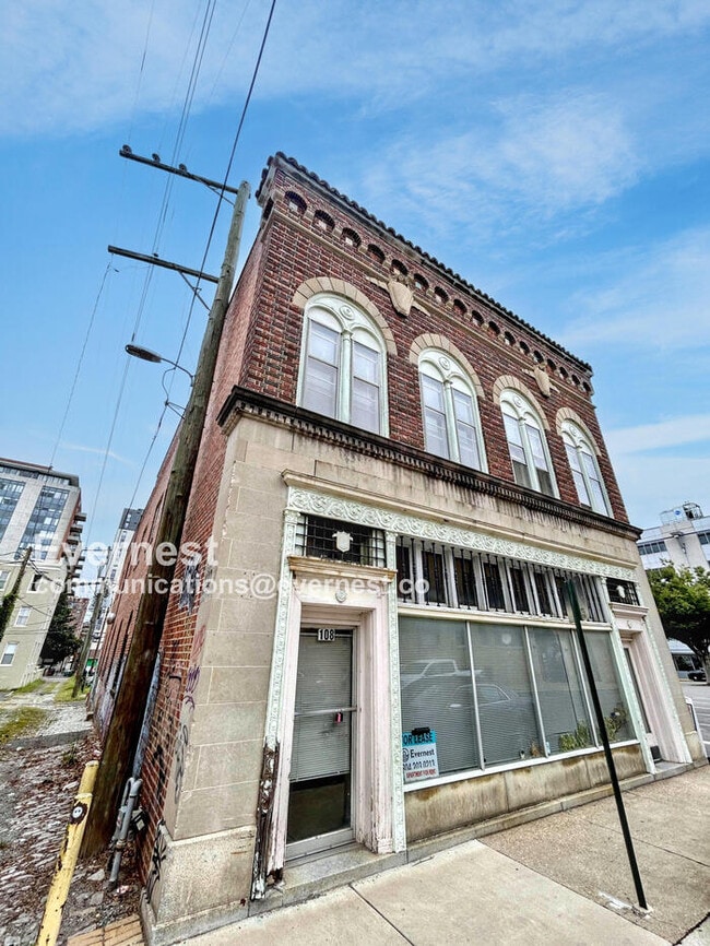 Building Photo - 108 N Jefferson St Unit Apt D