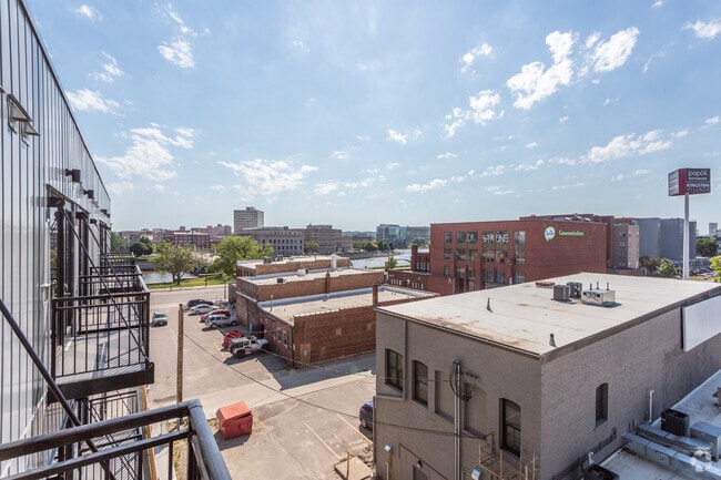 Estudio - Balcón - 245 Kingston Cedar Rapids