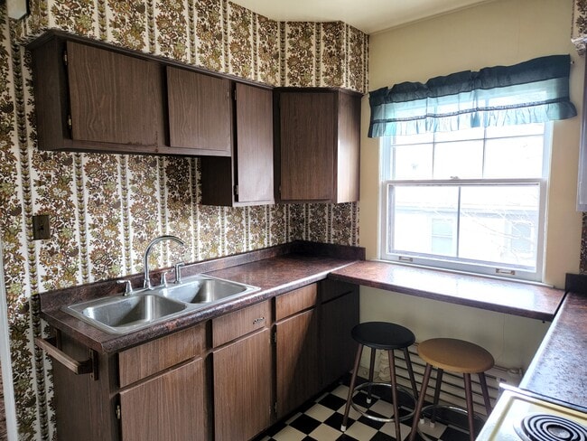 Kitchen - 209 N 21st Ave E Unit #2