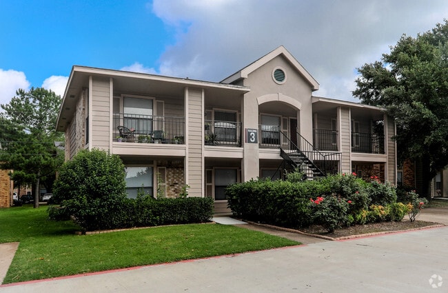Manicured Lawns - Redstone Apartments