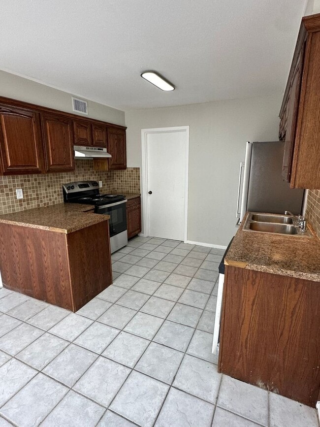 Photo - 2 Bedroom Townhome for RENT - WEST END BEA...