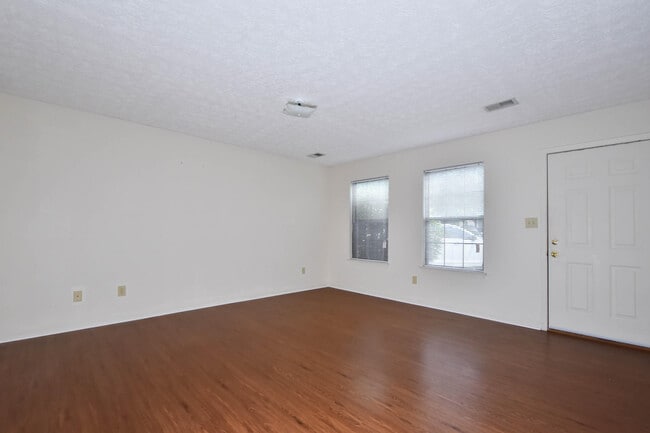 Photo - 537 Deaton Pl