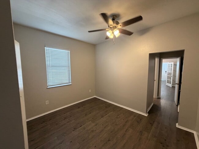 3642 Fairmont Dr