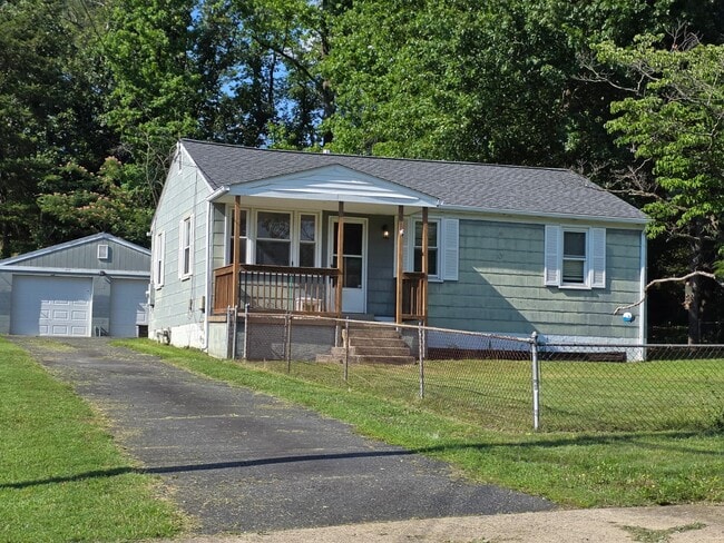 Building Photo - 3560 Maple St