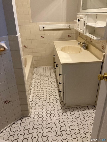 Photo - 235 Deacon St